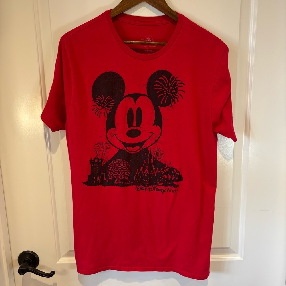 Disney Mickey Mouse T-Shirt Red Size L Walt Disney World Fireworks Graphic